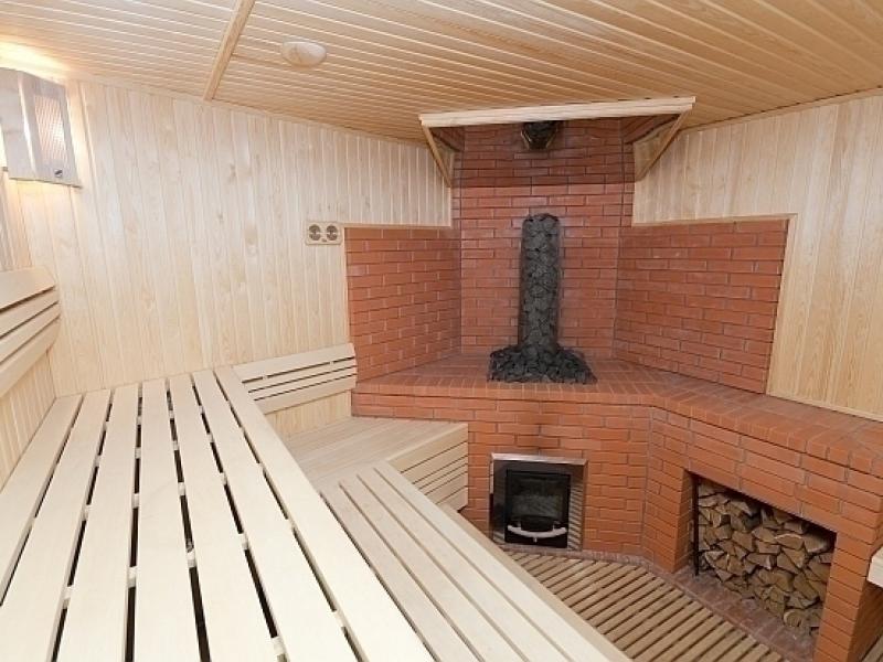 Интерьер бани с печкой каменкой на дровах