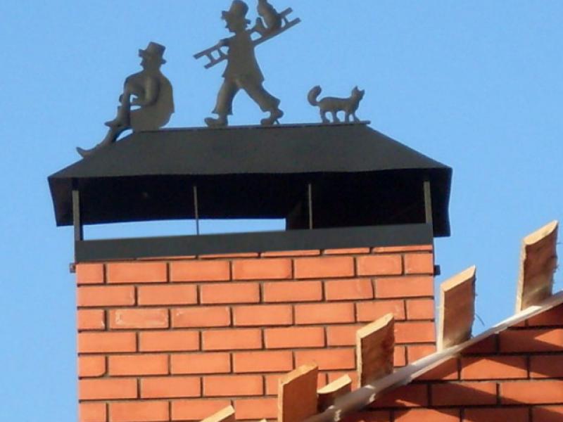 Дымник на трубу с фигурами людей и животных Дымник на кирпичную трубу