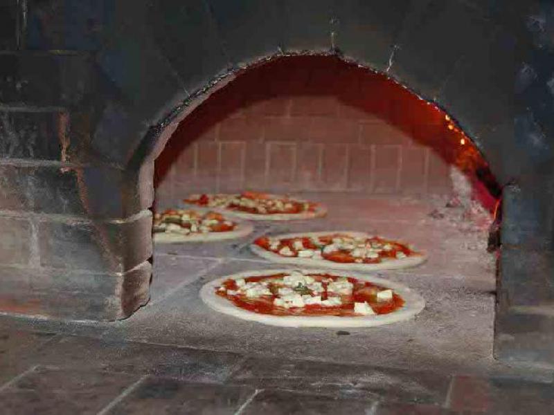Печь на даче для приготовления пиццы Дачный вариант помпейской печи